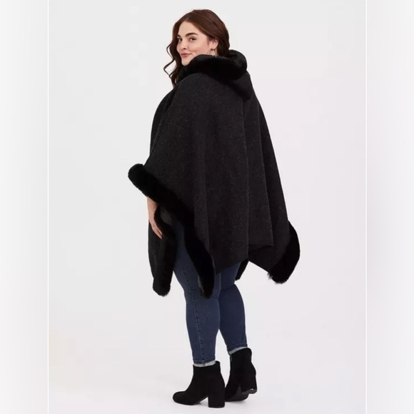 Torrid Womens Fur Trim Hooded Ruana Poncho Gray Black Faux Fur Fall Winter OS - Picture 10 of 11